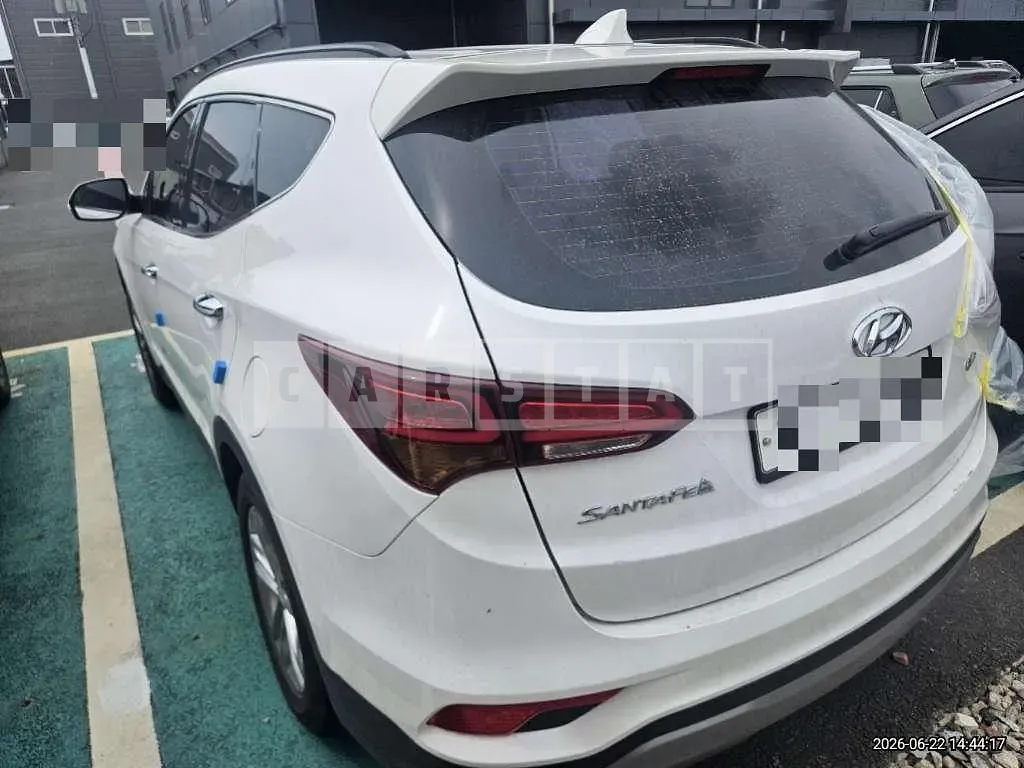 Photo 2 of 15: 2015 Hyundai Santa Fe DM — Korean insurance auction