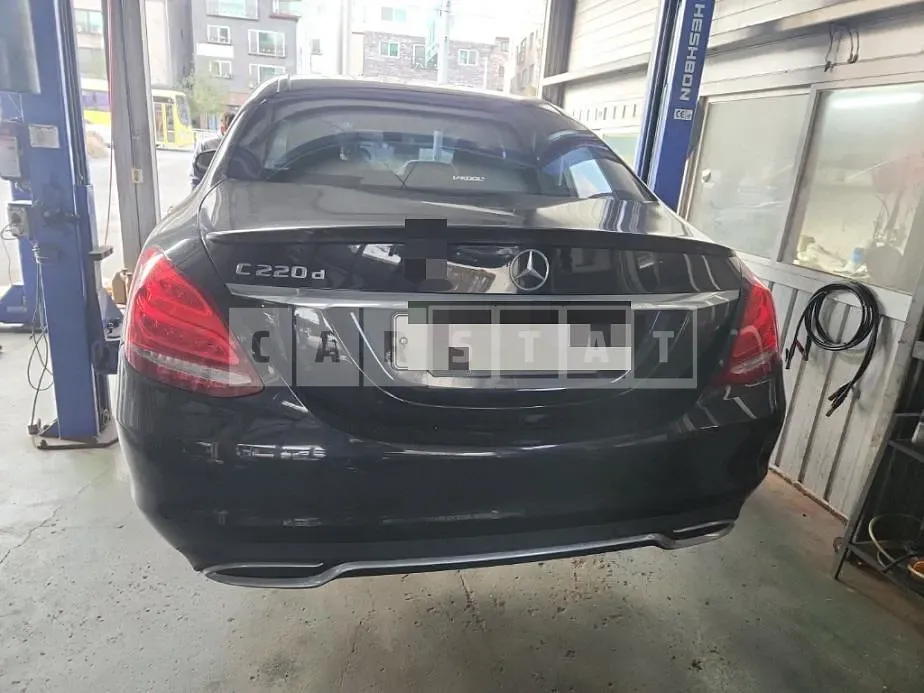 Photo 2 of 16: 2017 Mercedes-Benz C220 d — Korean insurance auction