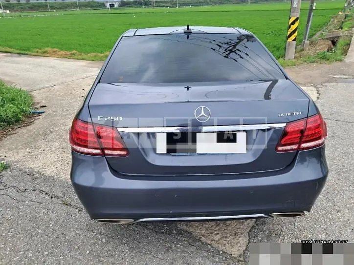 Photo 2 of 24: 2015 Mercedes-Benz E250 BlueTec 4Matic — Korean insurance auction