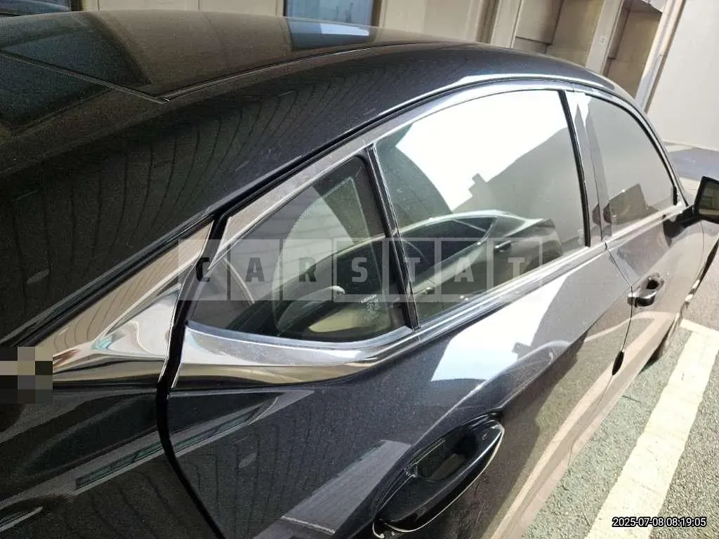 Photo 2 of 43: 2021 Lexus ES300h — Korean insurance auction