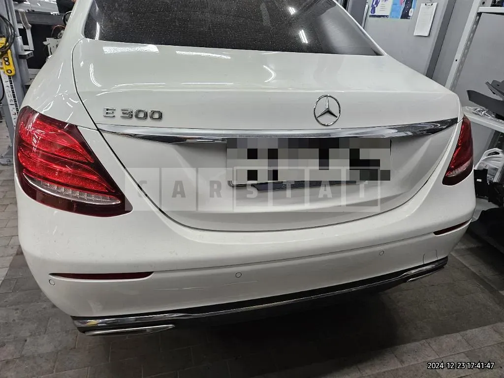 Photo 2 of 23: 2018 Mercedes-Benz E300 — Korean insurance auction