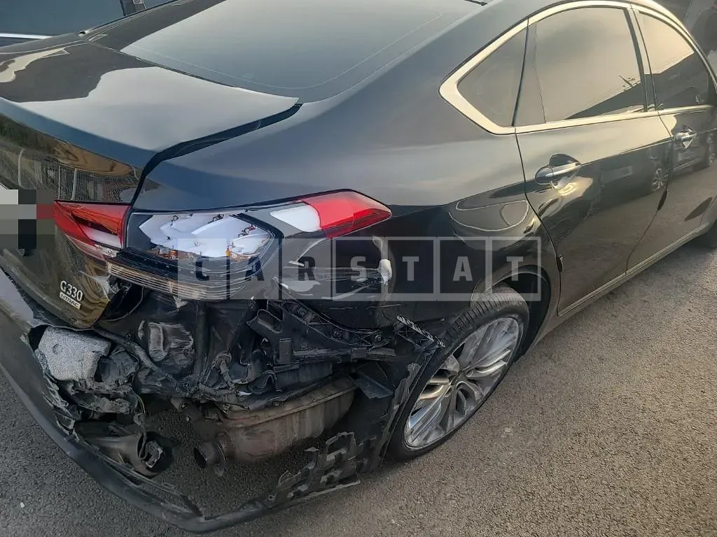 Photo 2 of 31: 2016 Genesis 3.3 — Korean insurance auction