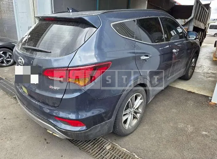 Photo 2 of 16: 2015 Hyundai Santa Fe DM — Korean insurance auction