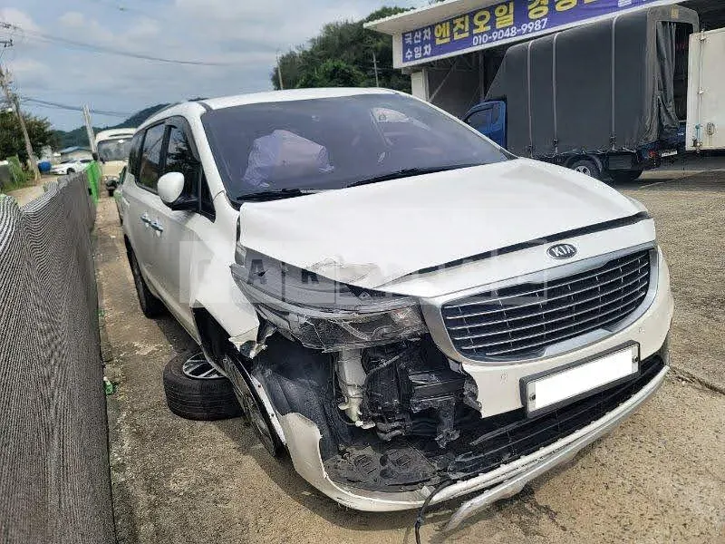 Photo 2 of 17: 2015 Kia Carnival, VIN KNAMC81ABGS086567 — Korean insurance auction