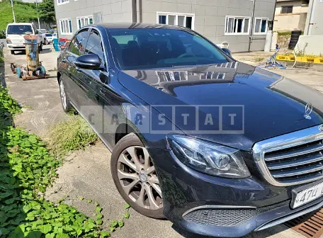 Photo 2 of 5: 2017 Mercedes-Benz E220d, VIN WDDZF0EBXHA126703 — Korean insurance auction