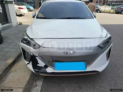 Photo 1 of 13: 2018 Hyundai Ionic Electric, VIN KMHC851HFKU029797 — Korean insurance auction