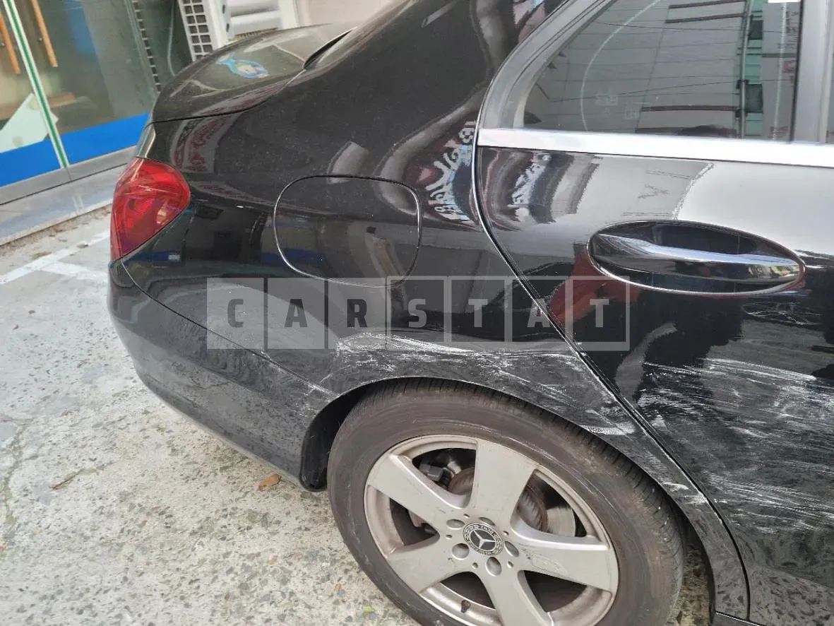 Photo 2 of 41: 2018 Mercedes-Benz C200 d, VIN WDDWF3HB6JR350963 — Korean insurance auction