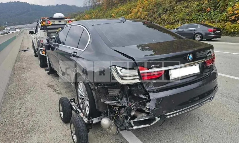 Photo 2 of 9: 2016 BMW 740Li xDrive, VIN WBA7E4102GGU98142 — Korean insurance auction