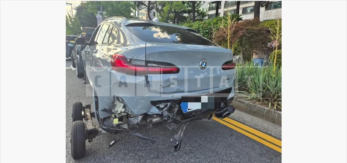 Photo 2 of 11: 2024 BMW X4 xDrive20i — Korean insurance auction