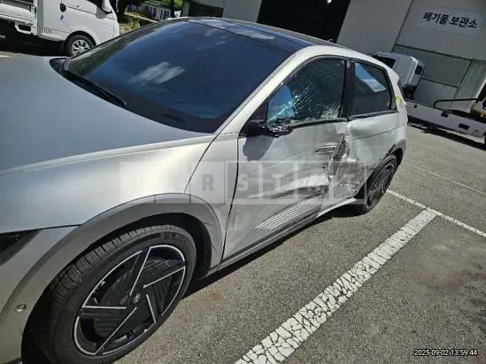 Photo 2 of 20: 2025 Hyundai IONIQ 5 — Korean insurance auction