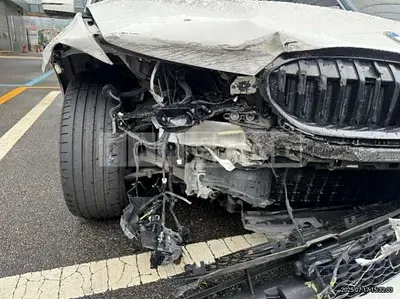 Photo 1 of 21: 2021 BMW 320i — Korean insurance auction