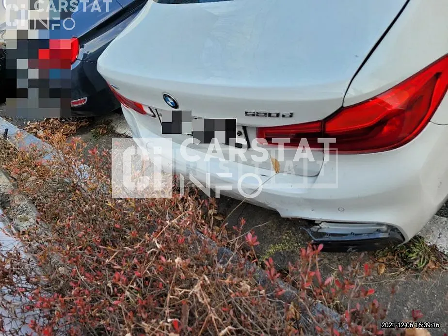 Photo 2 of 16: 2017 BMW 520d xDrive, VIN WBAJC510XHG858745 — Korean insurance auction