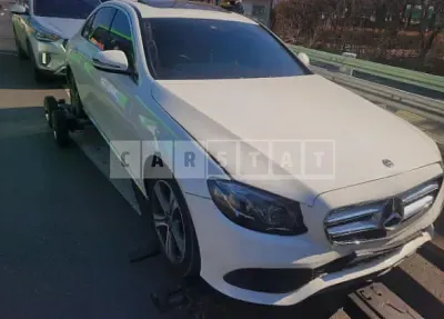 Photo 1 of 9: 2019 Mercedes-Benz E220 d, VIN WDDZF0EB7KA518951 — Korean insurance auction