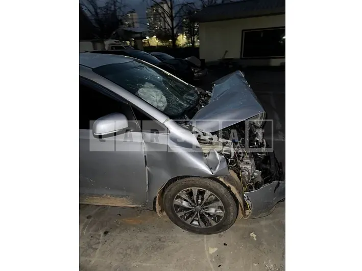 Photo 2 of 9: 2017 Kia Carnival, VIN KNAMB81ABHS287355 — Korean insurance auction