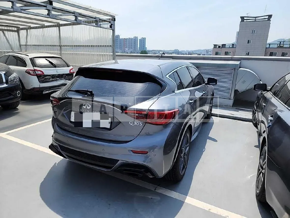 Photo 2 of 15: 2017 Infiniti Q30, VIN SJKCH53EXHA053253 — Korean insurance auction