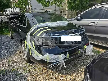 Photo 2 of 24: 2017 Mercedes-Benz E220 d 4Matic — Korean insurance auction