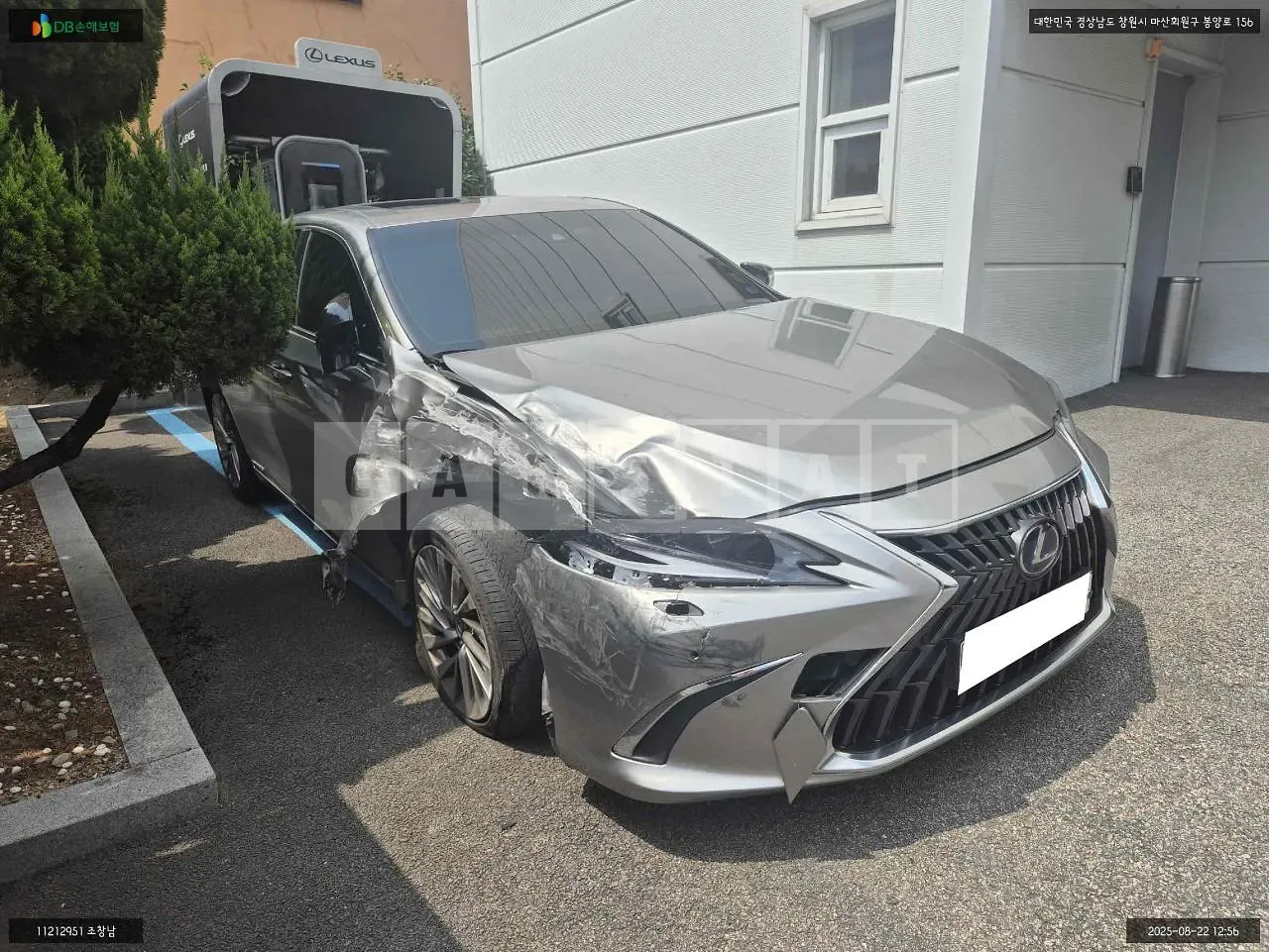 Photo 2 of 13: 2022 Lexus ES300h, VIN JTHBA1C12N2011981 — Korean insurance auction