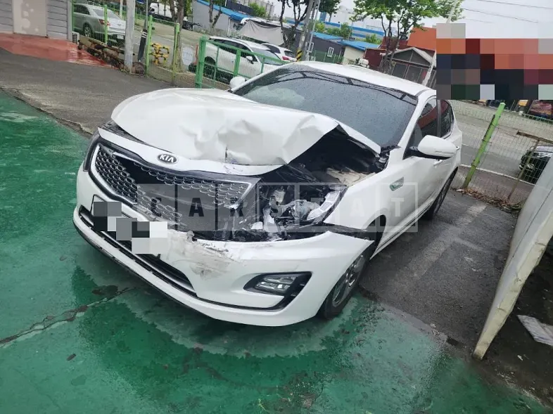 Photo 2 of 12: 2015 Kia K5 2.0 (Hybrid), VIN KNAGN41CBFA087565 — Korean insurance auction