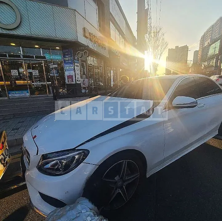 Photo 2 of 10: 2017 Mercedes-Benz C220 d — Korean insurance auction