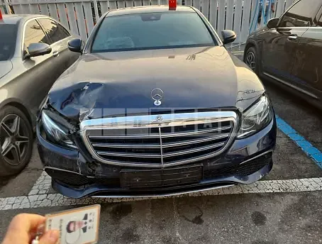 Photo 2 of 34: 2020 Mercedes-Benz E220d 4Matic, VIN W1KZF0FB9LA820838 — Korean insurance auction