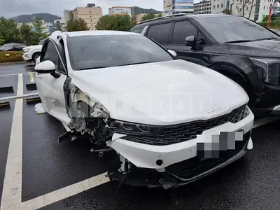 Photo 1 of 5: 2022 Kia K5 — Korean insurance auction