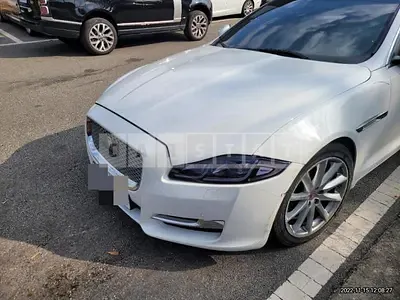 Photo 1 of 60: 2016 Jaguar XJ 3.0d, VIN SAJAA229XGNV99979 — Korean insurance auction