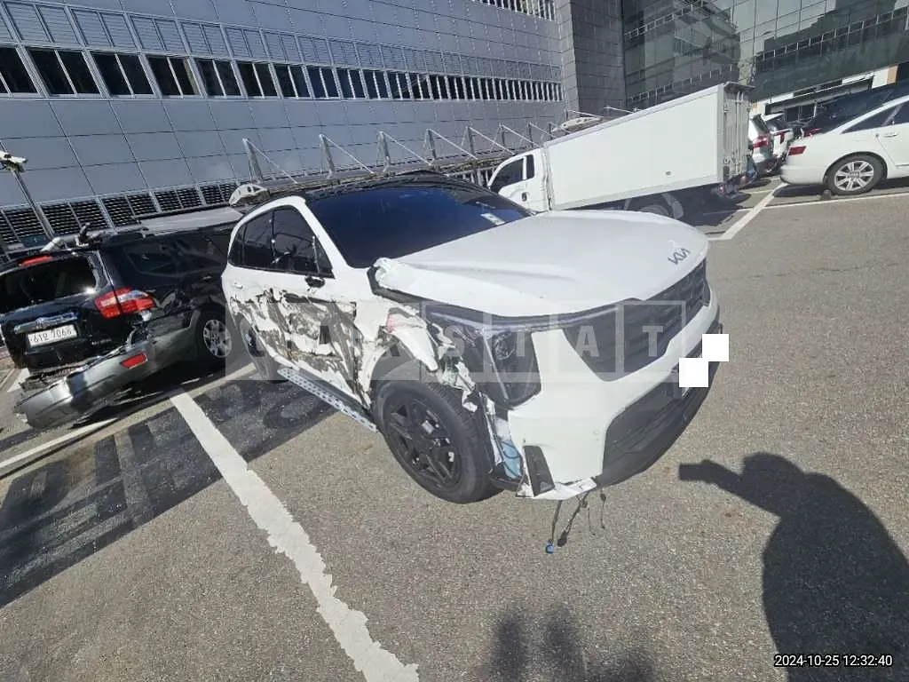 Photo 2 of 38: 2024 Kia Sorento — Korean insurance auction
