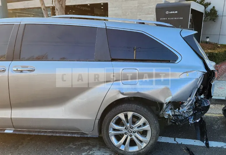 Photo 2 of 40: 2022 Toyota Sienna Hybrid 2WD, VIN 5TDGRKEC5NS128922 — Korean insurance auction