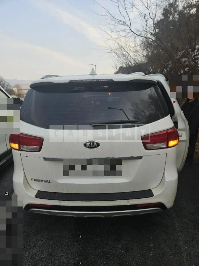 Photo 2 of 16: 2015 Kia Carnivals — Korean insurance auction