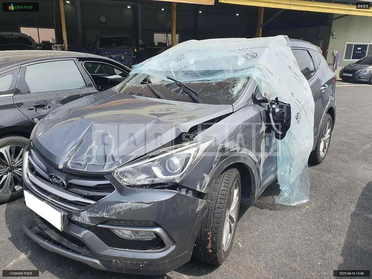 Photo 2 of 34: 2017 Hyundai Santa Fe, VIN KMHSW81UDHU770972 — Korean insurance auction