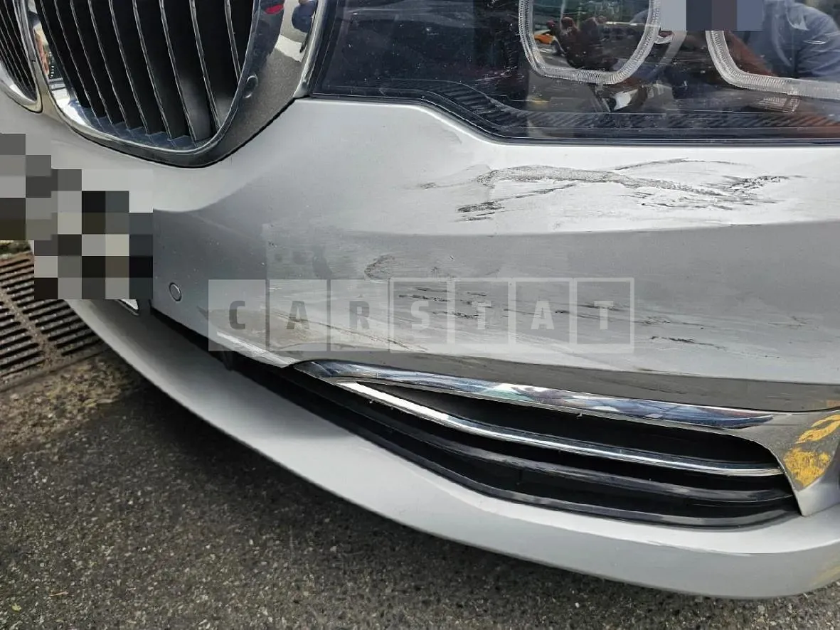 Photo 2 of 5: 2020 BMW (parts) 520i Luxury Light — Korean insurance auction