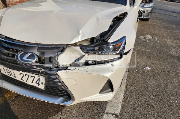 Photo 2 of 11: 2017 Lexus IS200T, VIN JTHBA5D26H5056908 — Korean insurance auction