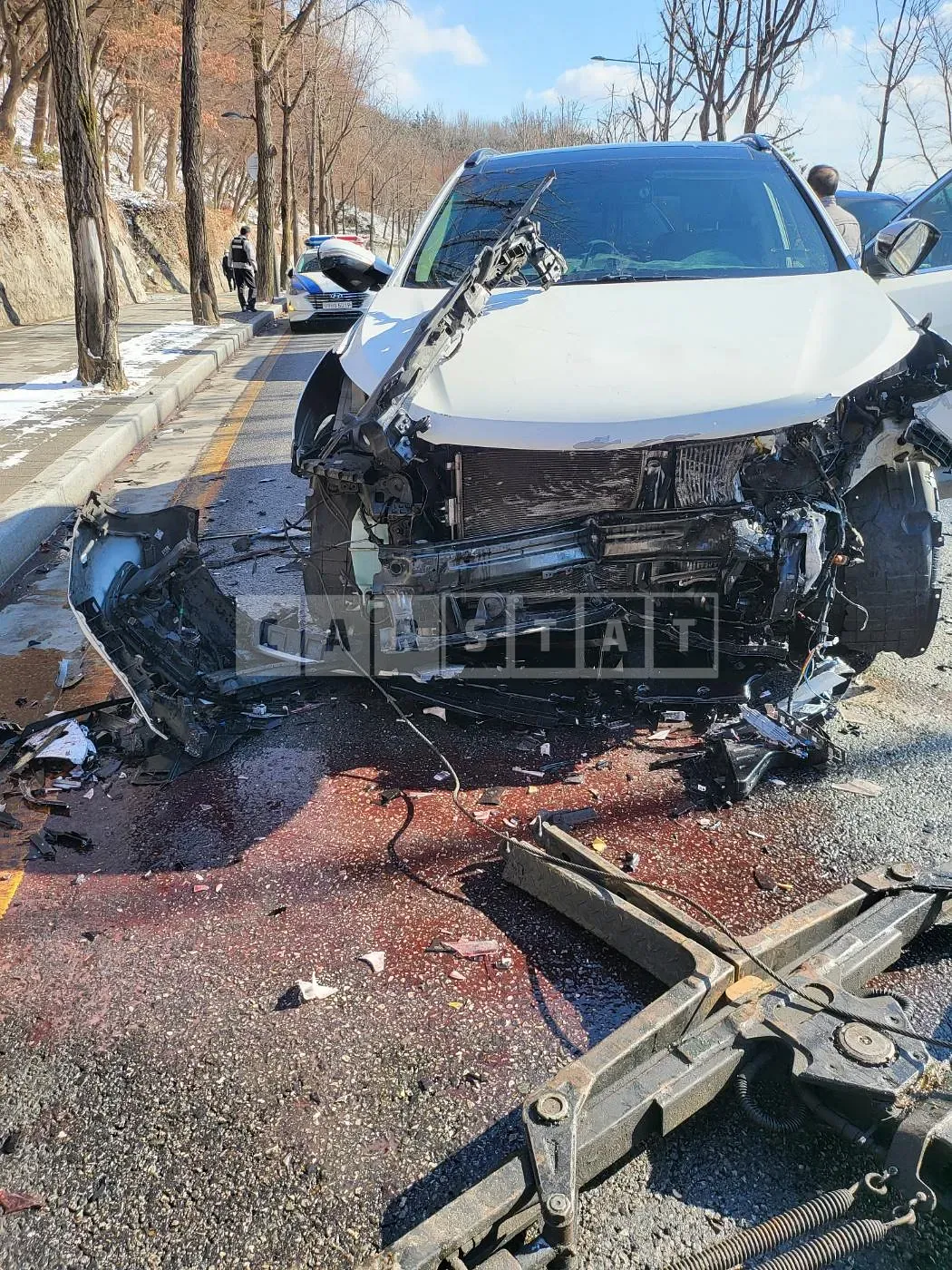 Photo 2 of 4: 2016 Hyundai Santa Fe, VIN KMHSW81UBGU631163 — Korean insurance auction