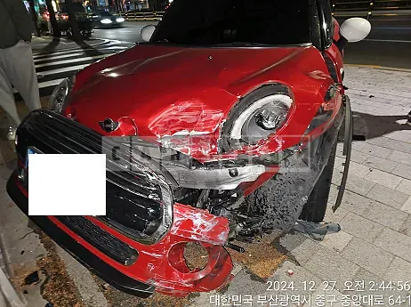 Photo 2 of 8: 2016 MINI Cooper D — Korean insurance auction