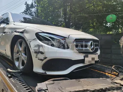 Photo 1 of 31: 2016 Mercedes-Benz E220 d, VIN WDDZF0EB1HA011794 — Korean insurance auction