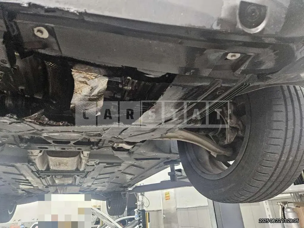Photo 2 of 13: 2023 Mercedes-Benz GLB250 4Matic — Korean insurance auction