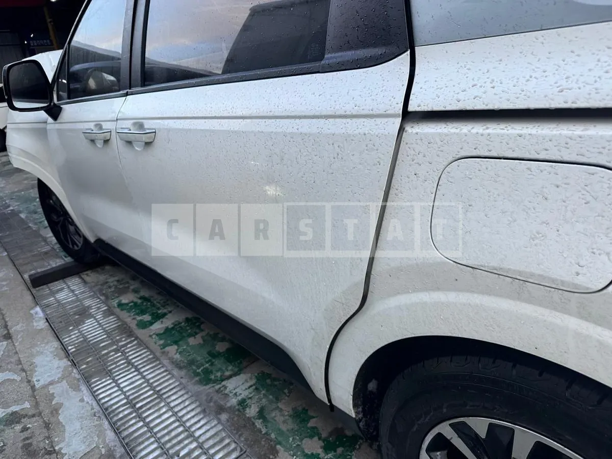 Photo 2 of 8: 2021 Kia Carnivals — Korean insurance auction