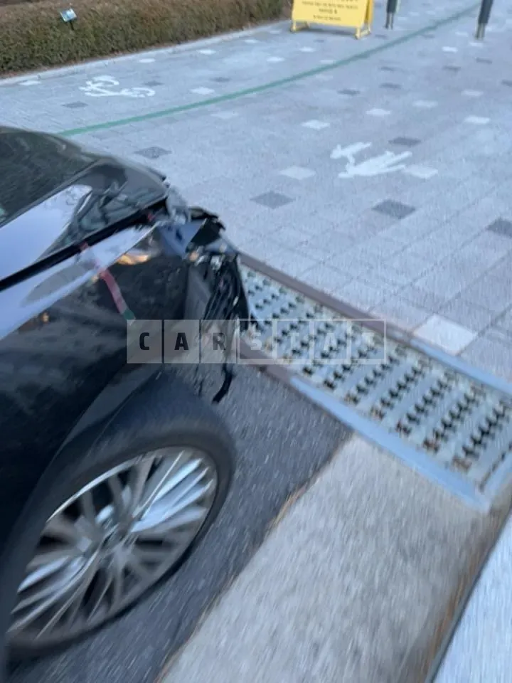 Photo 2 of 35: 2018 Toyota Camry — Korean insurance auction
