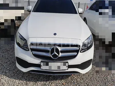 Photo 1 of 18: 2019 Mercedes-Benz E300 4Matic, VIN WDDZF4KB9KA644806 — Korean insurance auction