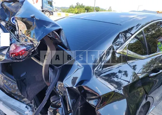 Photo 2 of 21: 2021 Lexus ES300h, VIN JTHBA1C1XM2005215 — Korean insurance auction