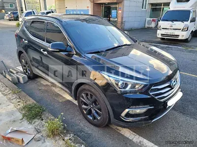 Photo 1 of 34: 2017 Hyundai Santa Fe, VIN KMHSW81XDHU751836 — Korean insurance auction