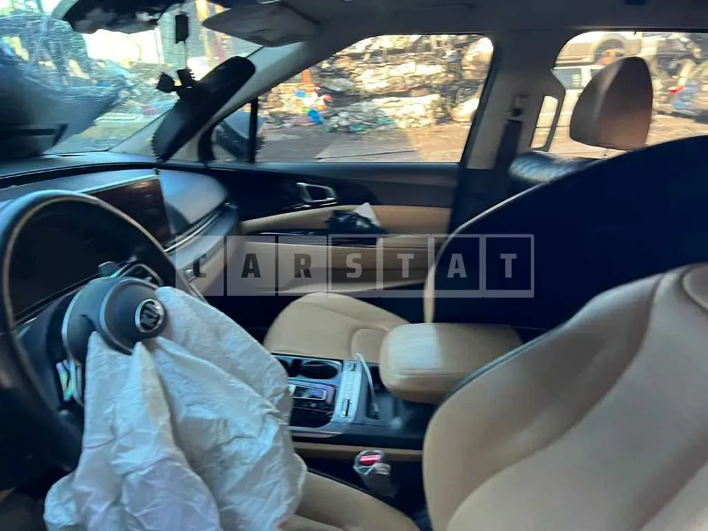 Photo 2 of 20: 2021 Kia Carnival, VIN KNANE81BBMS002533 — Korean insurance auction