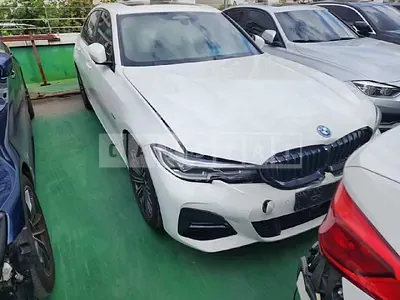 Photo 1 of 15: 2022 BMW 320e — Korean insurance auction