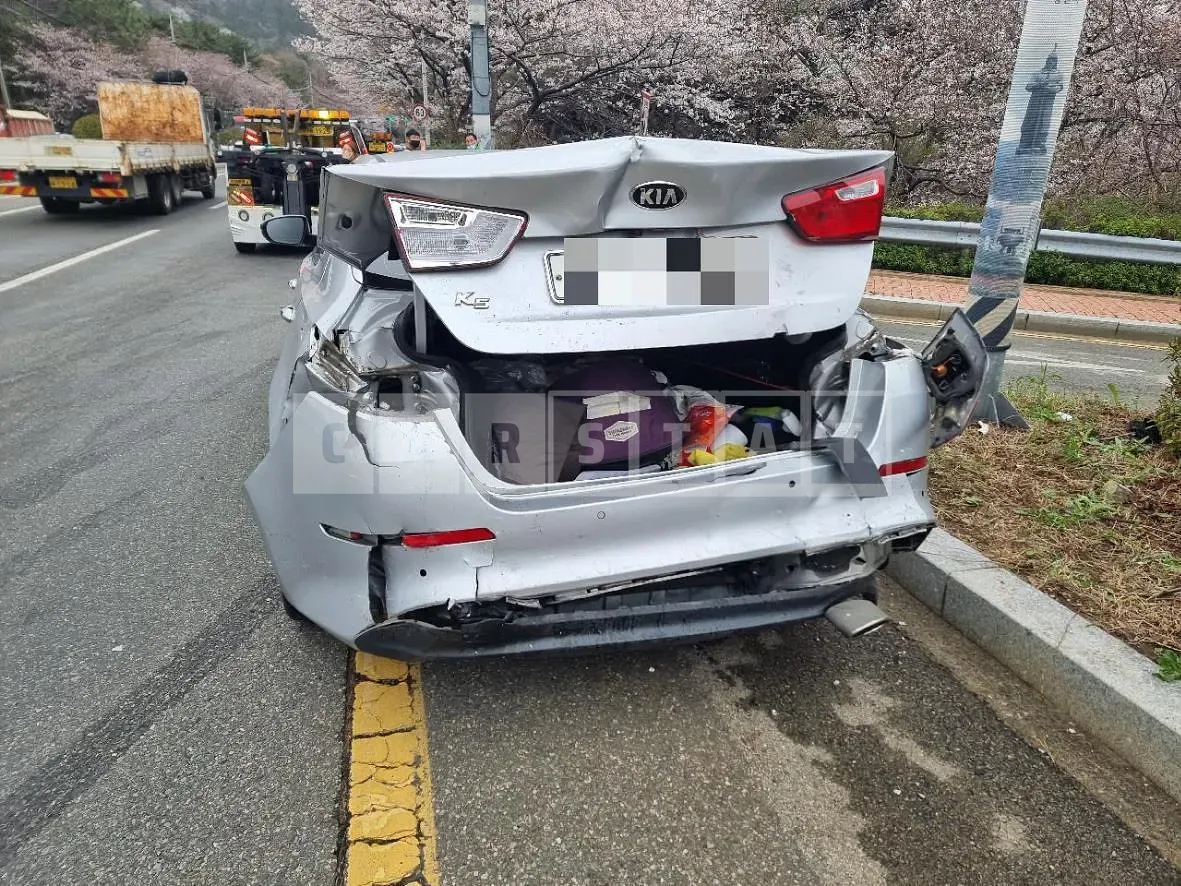Photo 2 of 4: 2014 Kia K5, VIN KNAGL419BFA567098 — Korean insurance auction