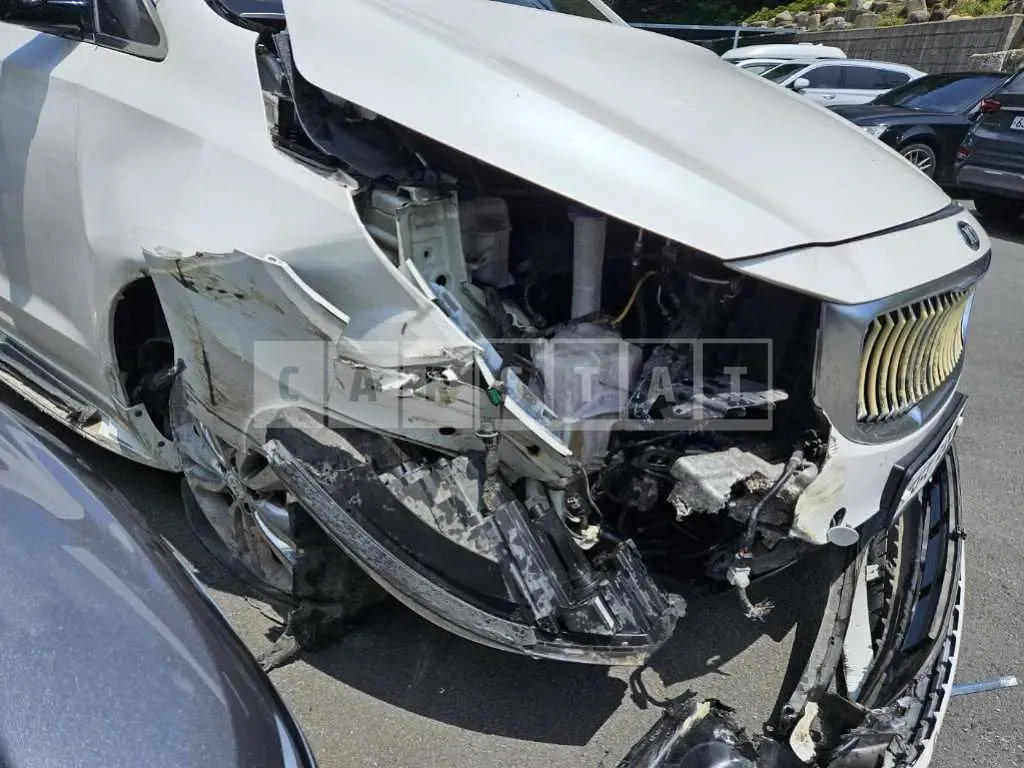 Photo 2 of 16: 2018 Kia Carnival, VIN KNAME811BJS405283 — Korean insurance auction