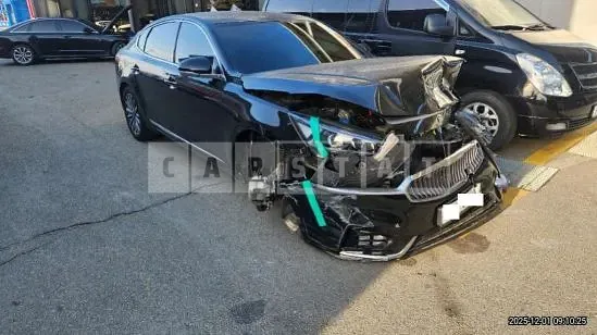 Photo 2 of 19: 2018 Kia K7, VIN KNALB415BJA134414 — Korean insurance auction