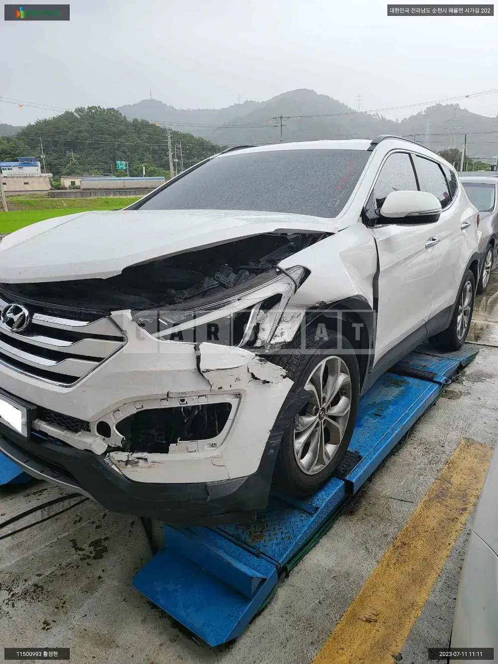 Photo 2 of 8: 2015 Hyundai Santa Fe, VIN KMHSW81UBFU431060 — Korean insurance auction