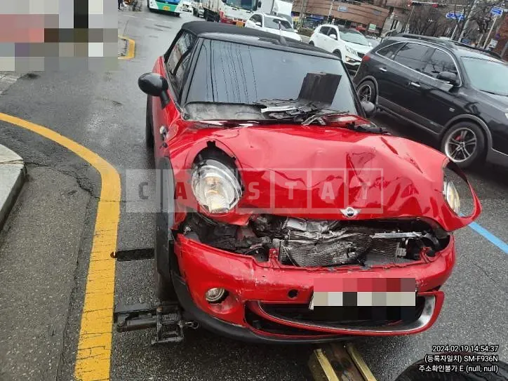 Photo 2 of 12: 2015 MINI Cooper Convertible, VIN WMWZN3108FT657089 — Korean insurance auction