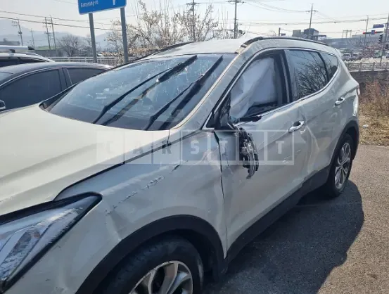 Photo 2 of 6: 2015 Hyundai Santa Fe, VIN KMHSW81UBFU402185 — Korean insurance auction