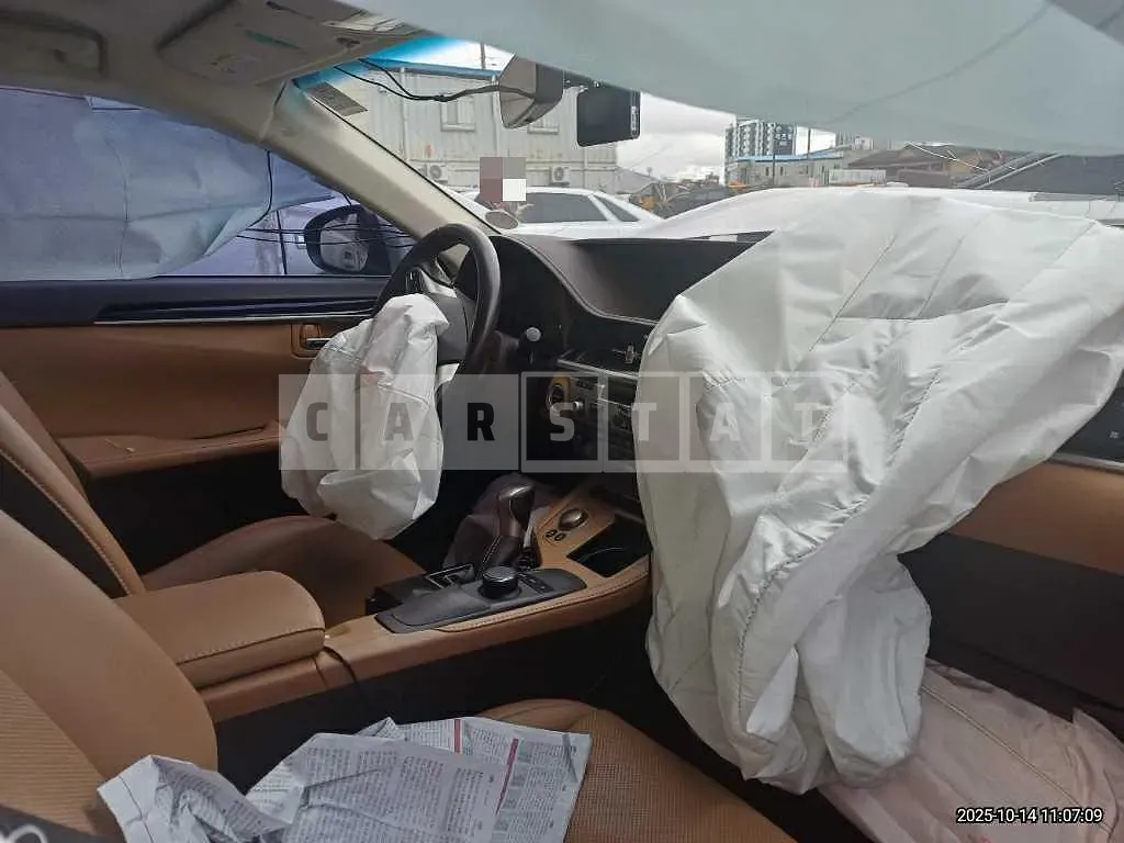 Photo 2 of 10: 2015 Lexus ES300h — Korean insurance auction